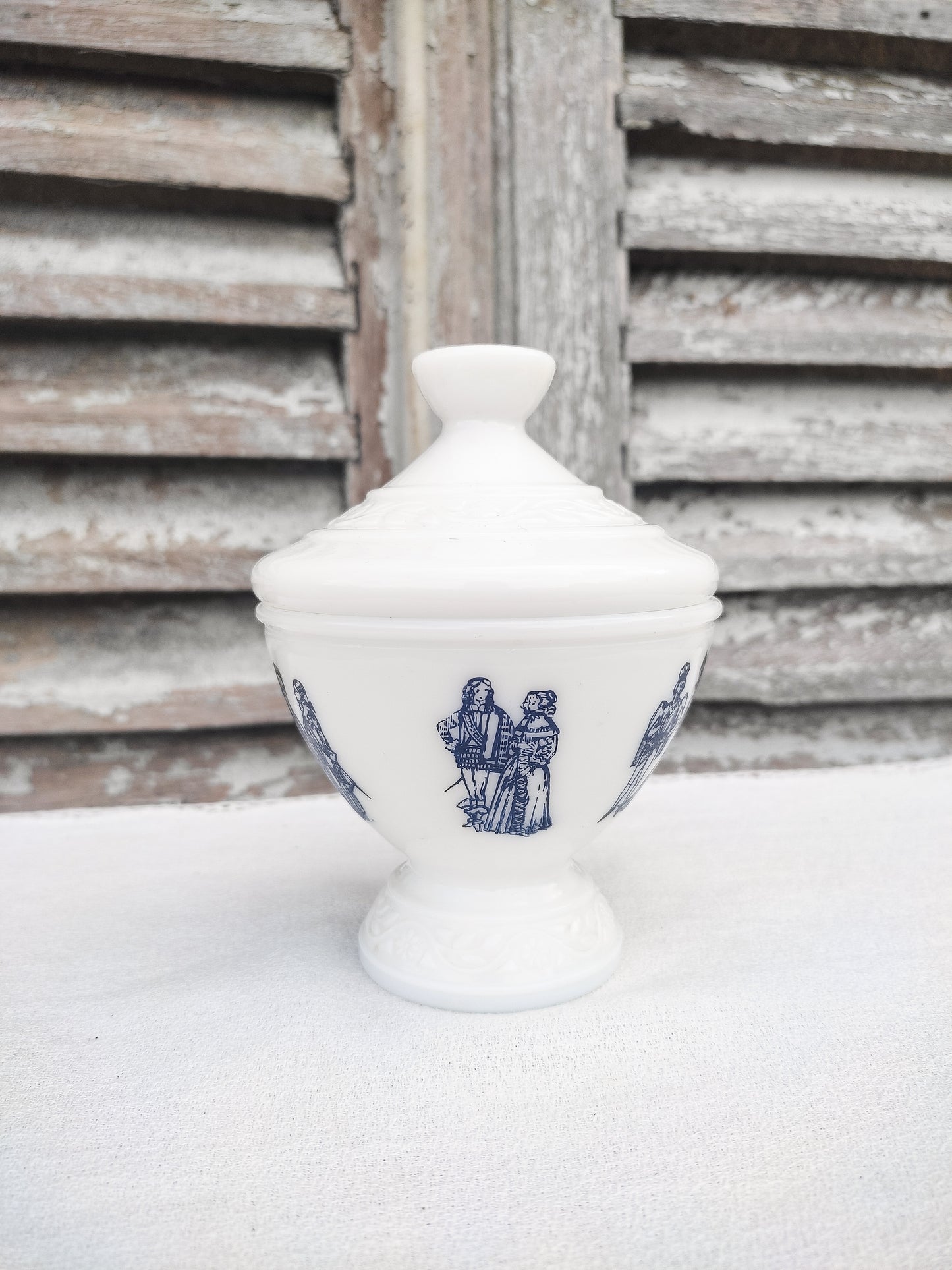 Bonbonnière en opaline