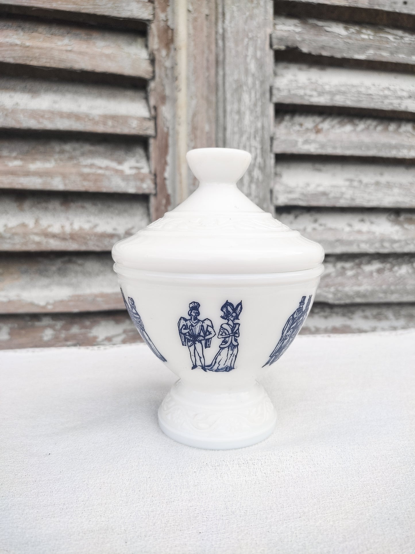 Bonbonnière en opaline