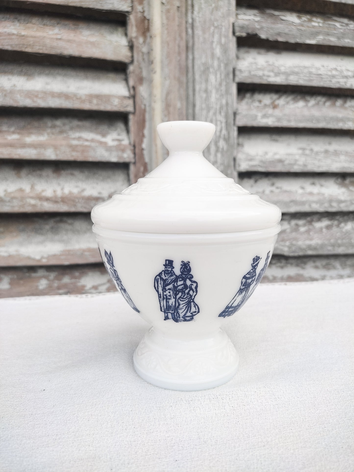 Bonbonnière en opaline