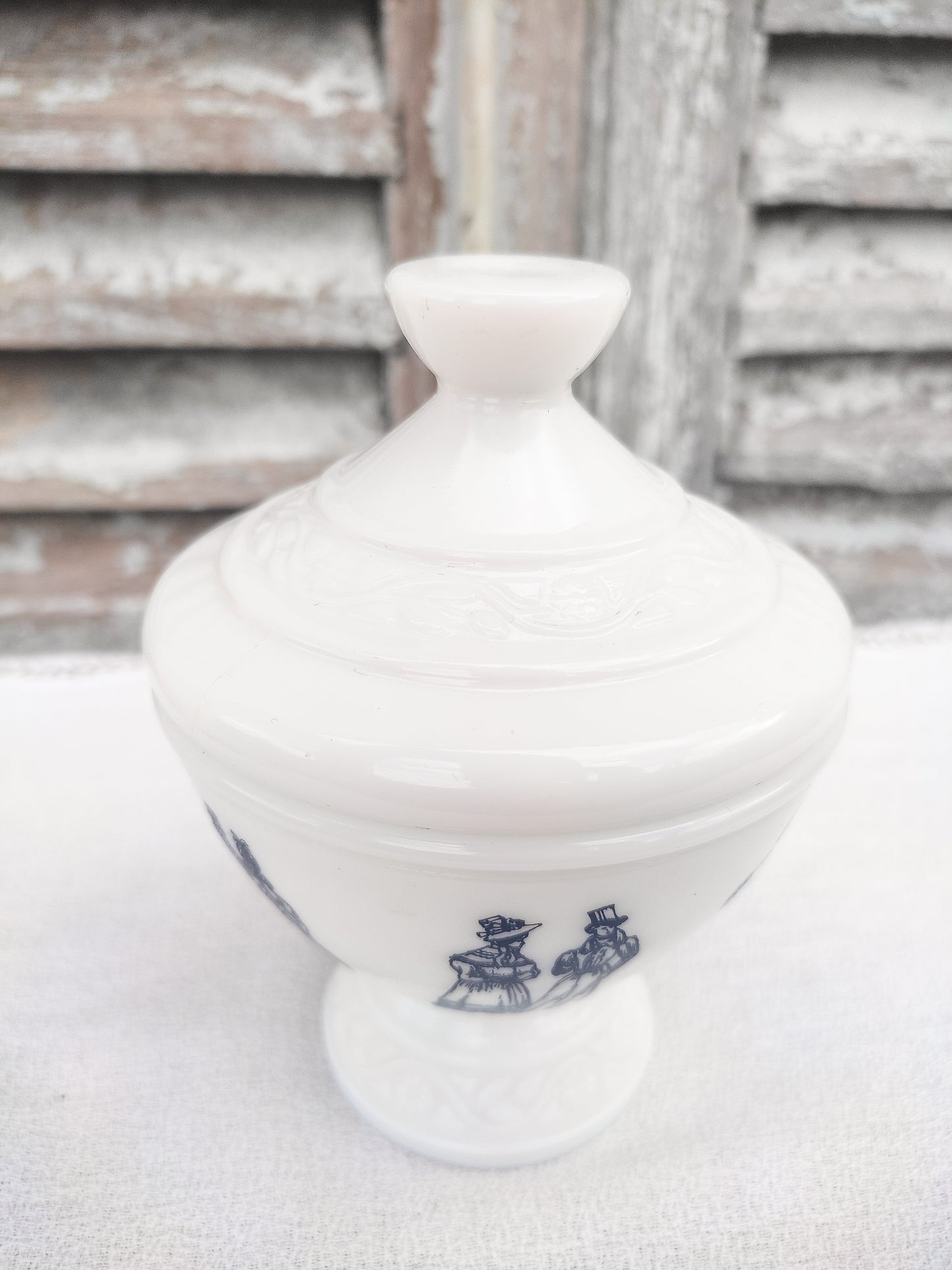 Bonbonnière en opaline