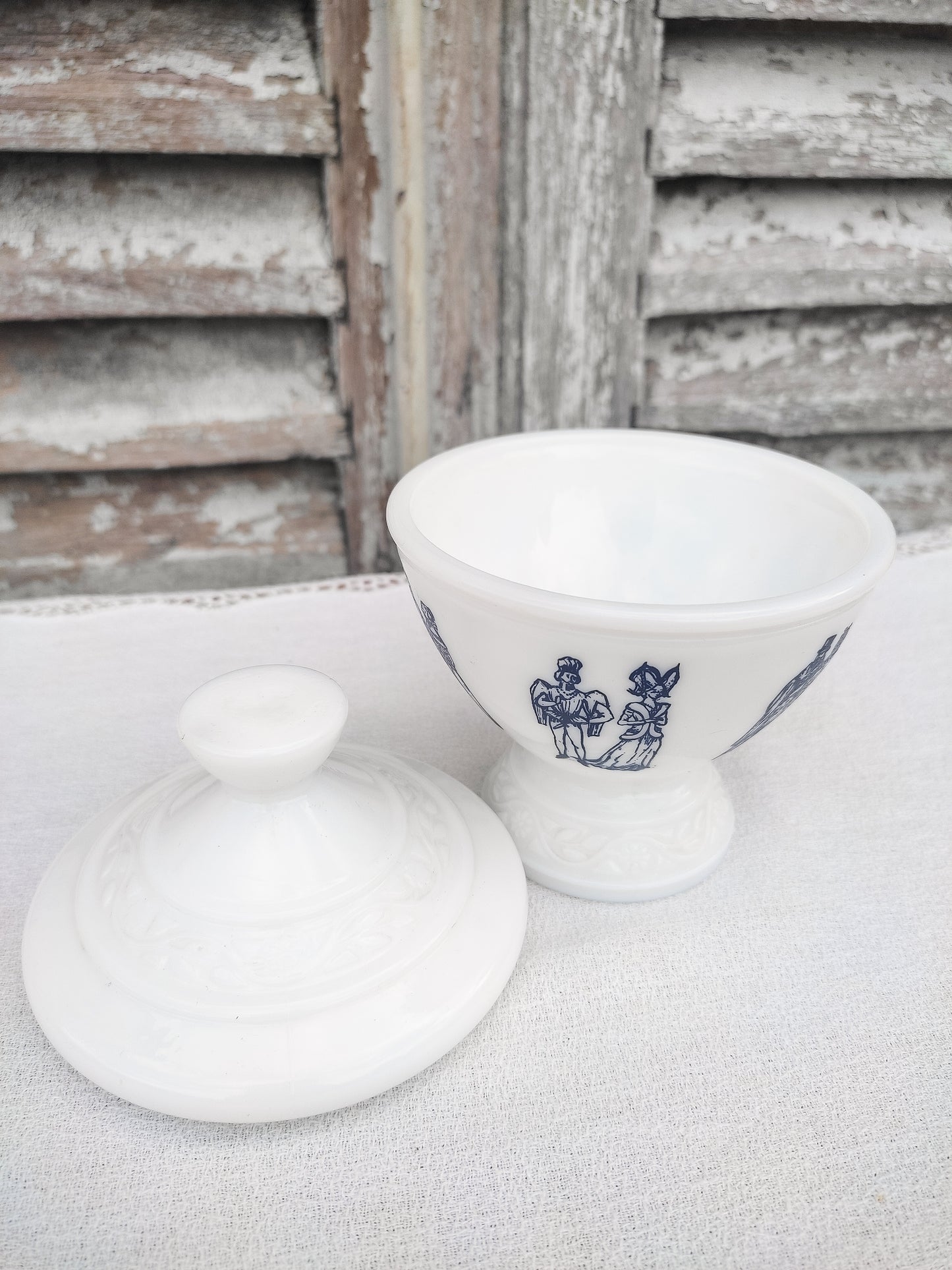 Bonbonnière en opaline