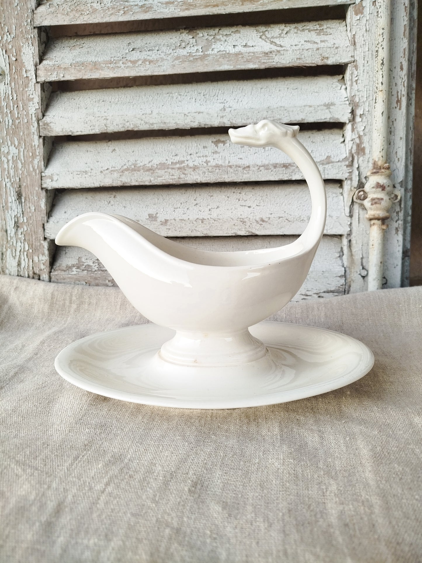 Saucière dragon en faïence