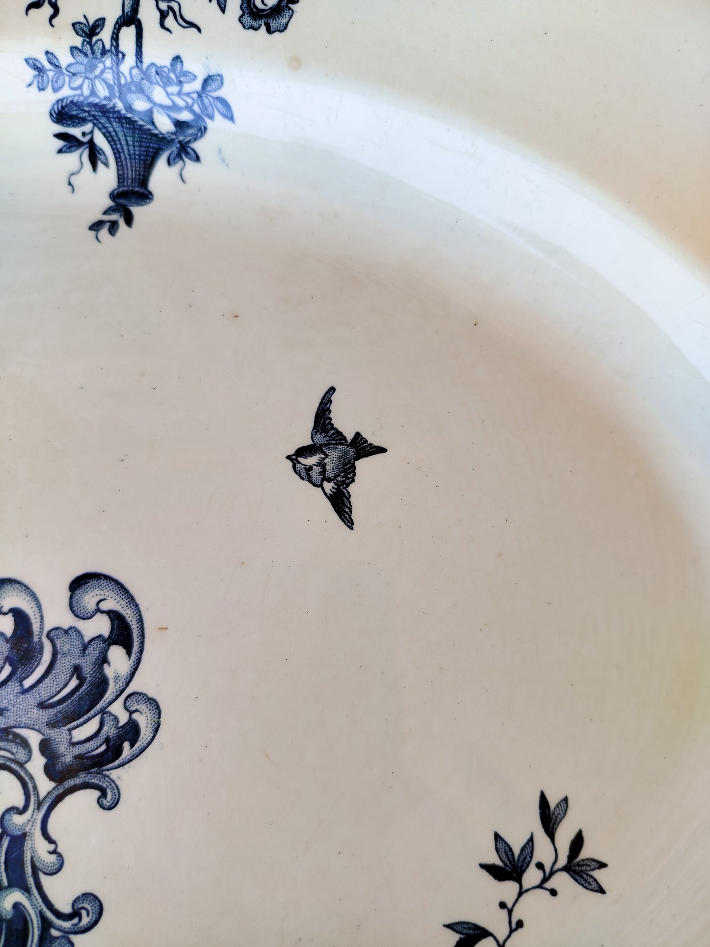 Plat en terre de fer • Boch Keramis