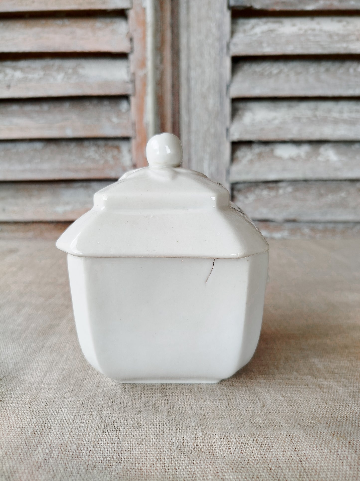 Petit sucrier en porcelaine