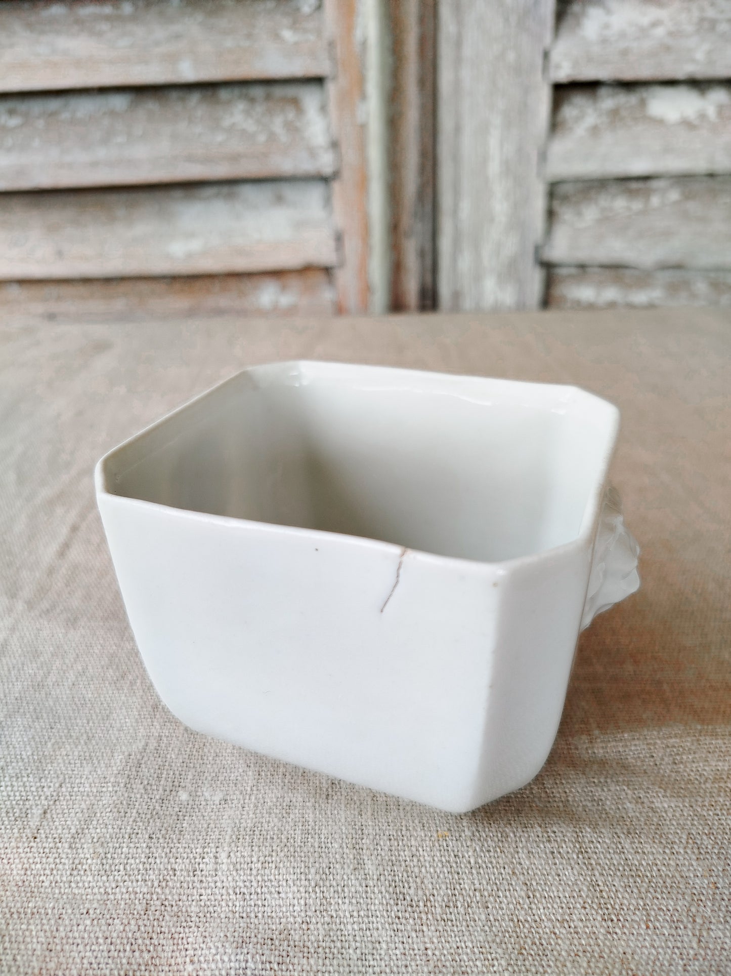 Petit sucrier en porcelaine