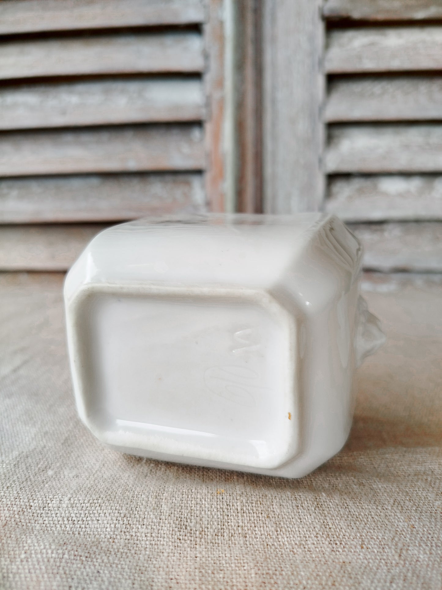 Petit sucrier en porcelaine