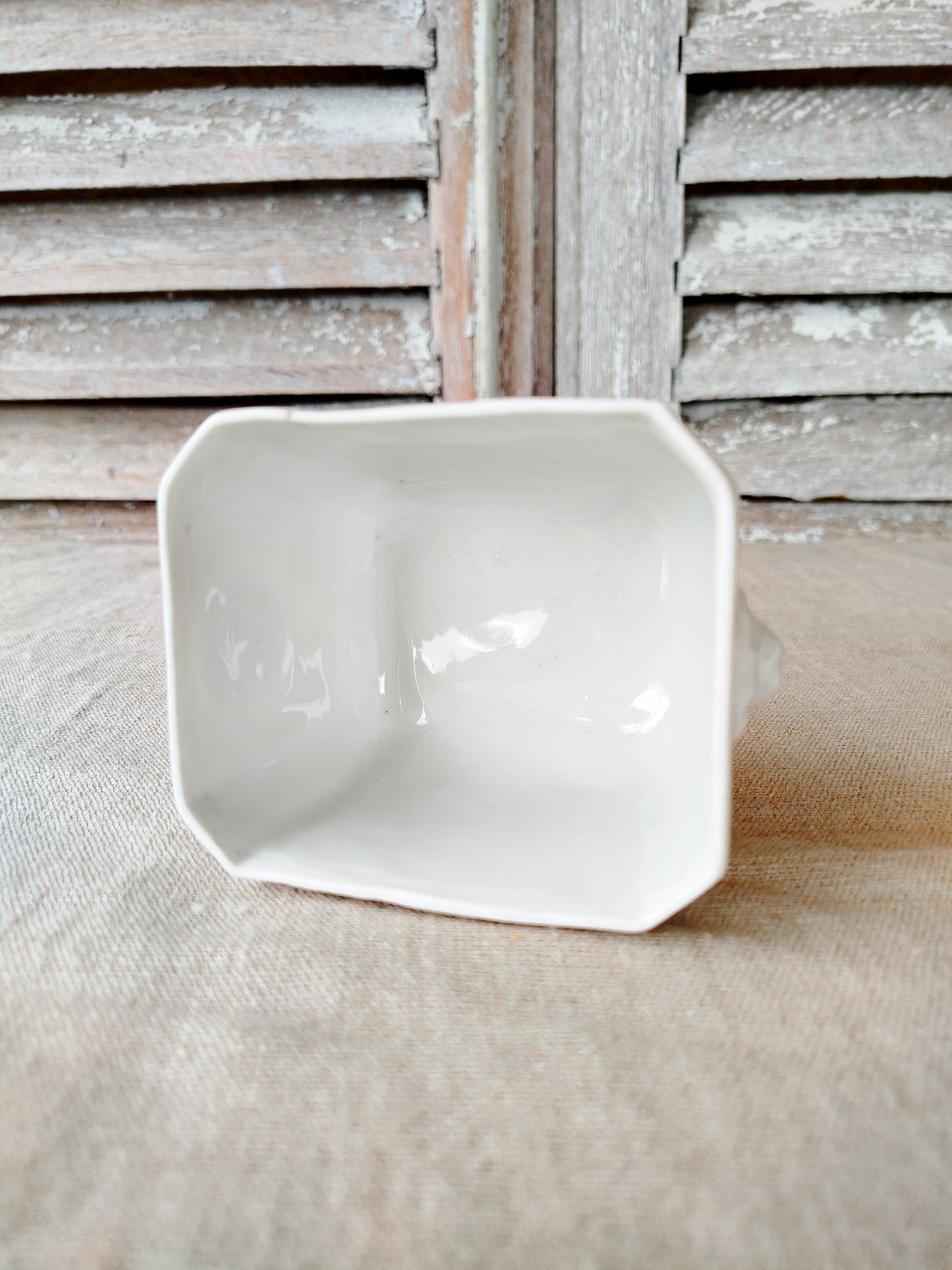 Petit sucrier en porcelaine