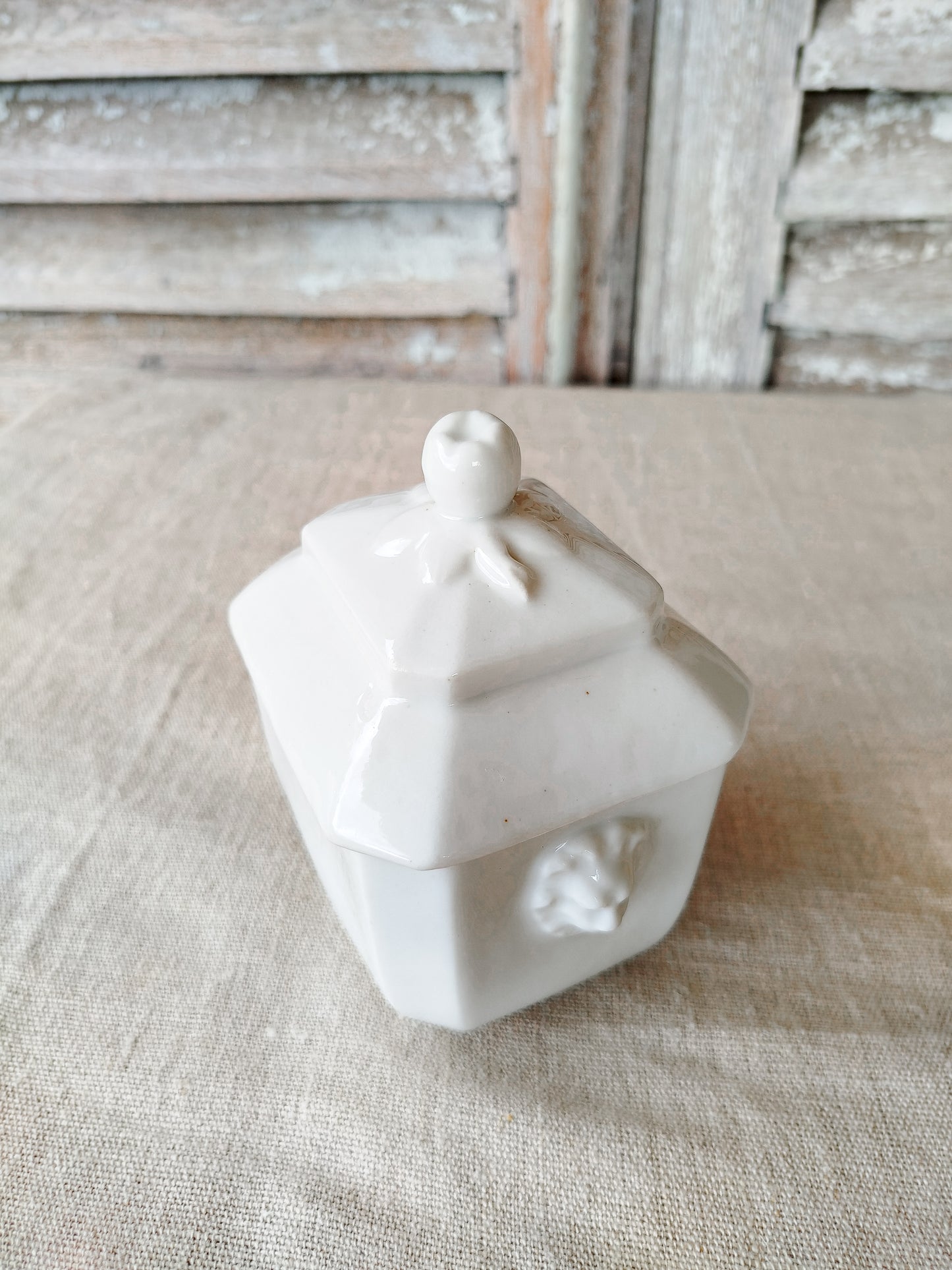 Petit sucrier en porcelaine