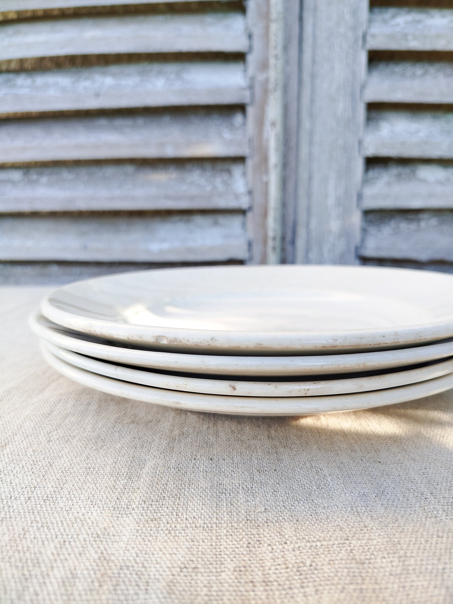 Assiettes blanches patinées x4