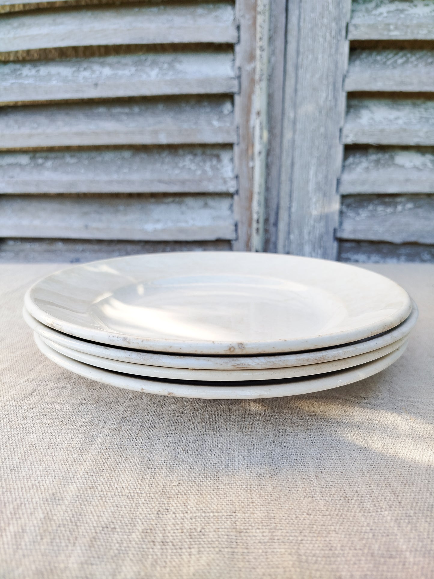Assiettes blanches patinées x4