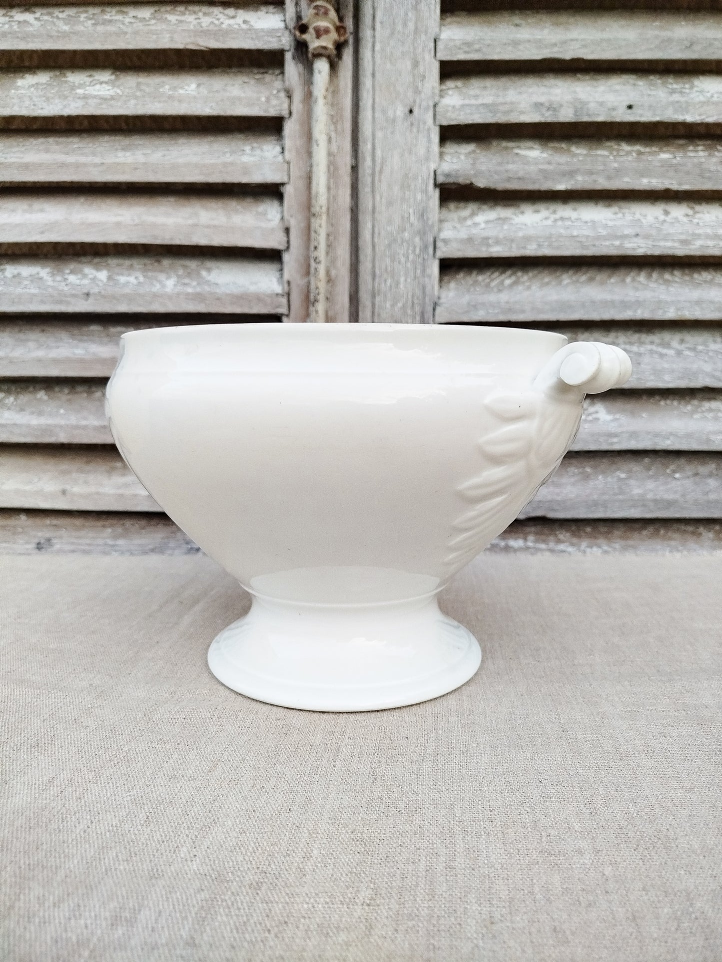 Soupière antique en porcelaine