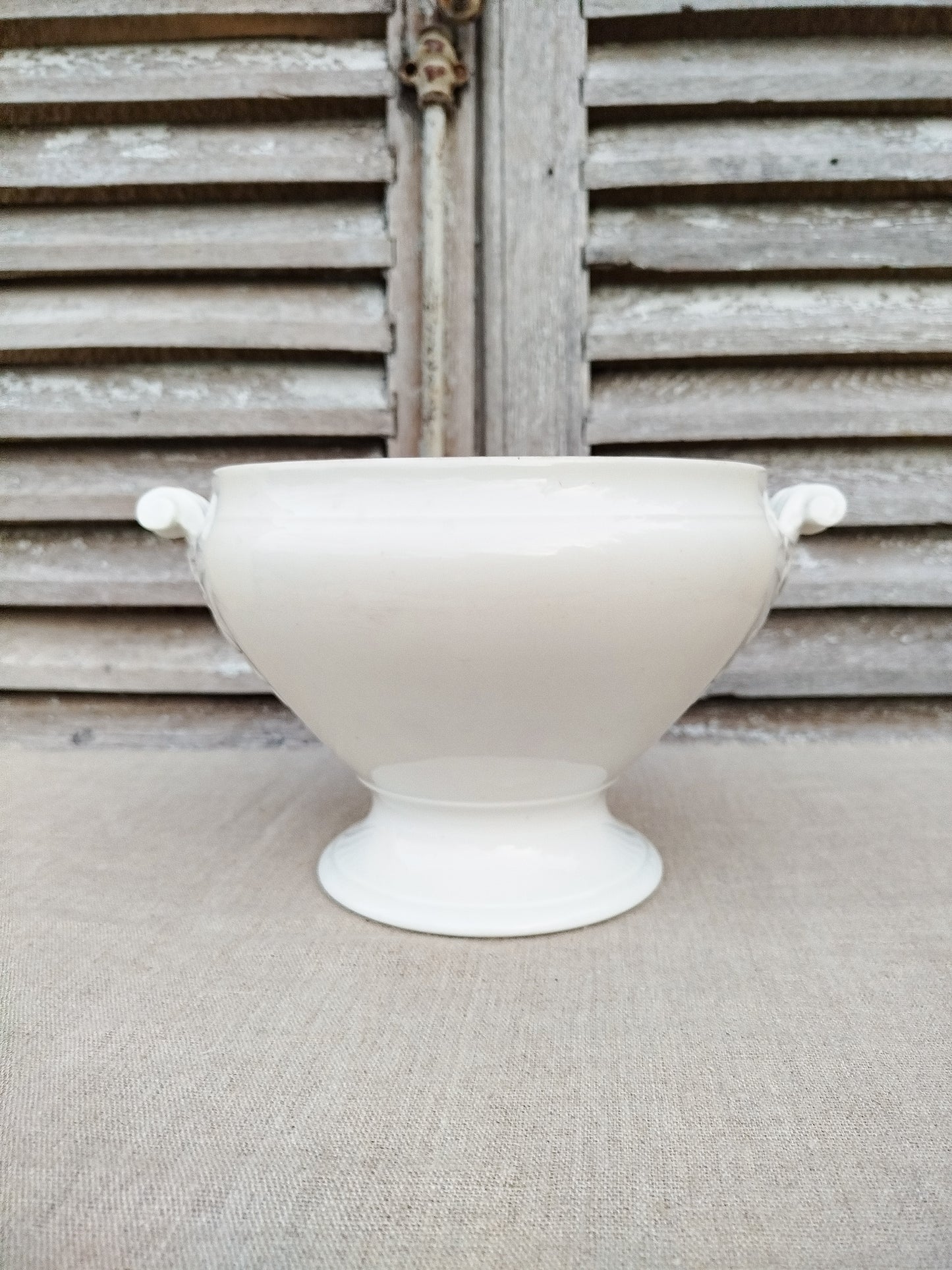 Soupière antique en porcelaine