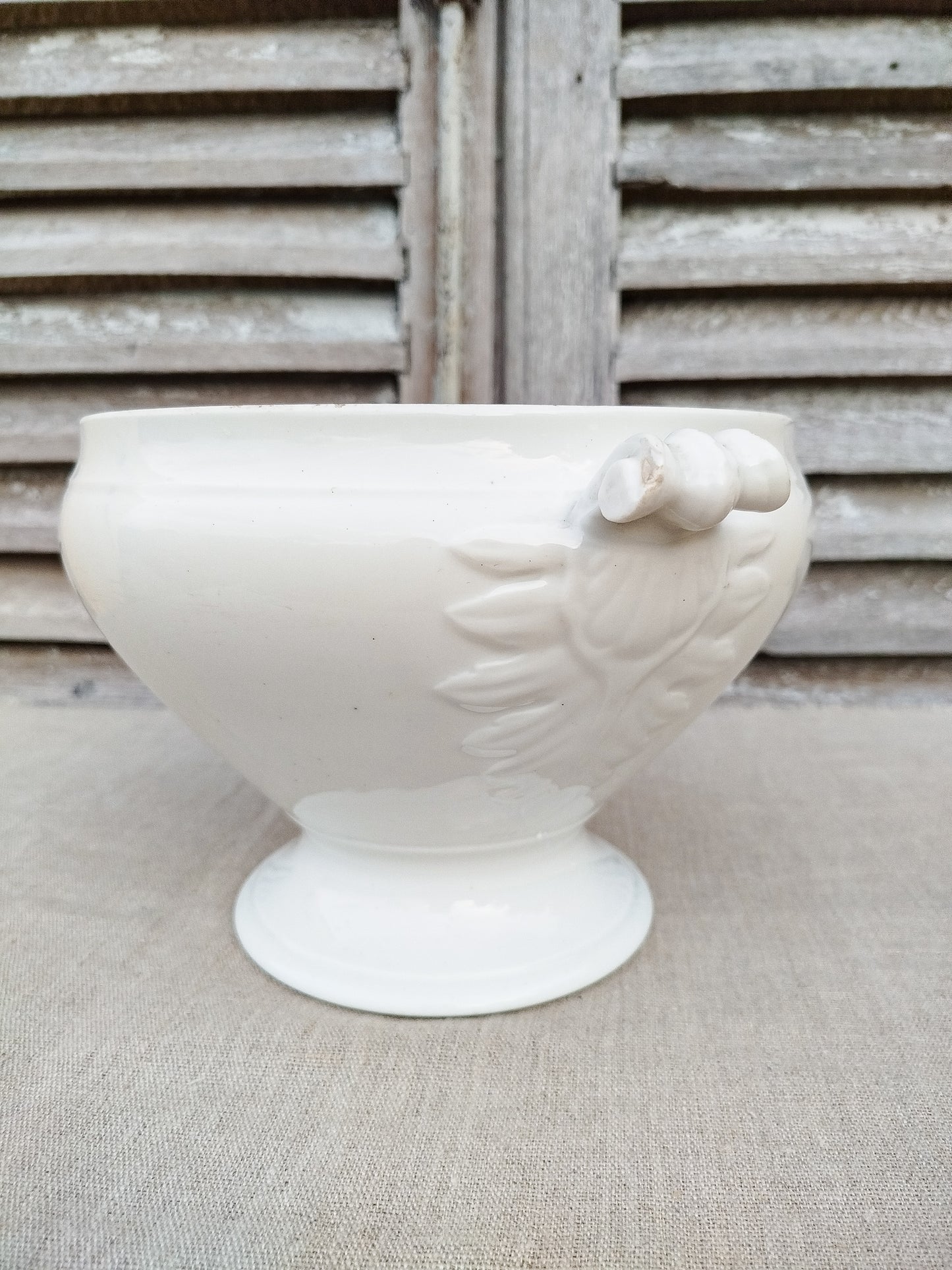 Soupière antique en porcelaine
