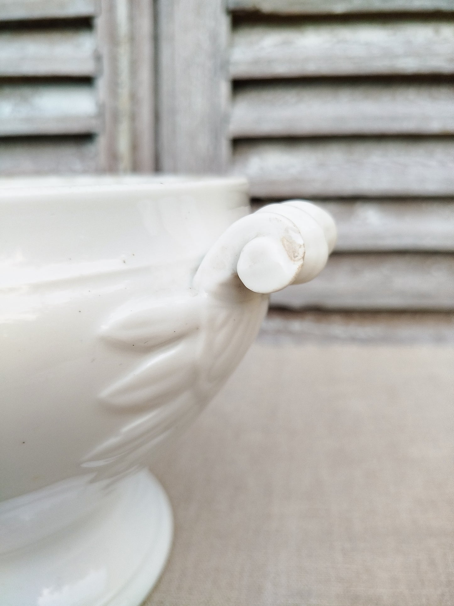Soupière antique en porcelaine