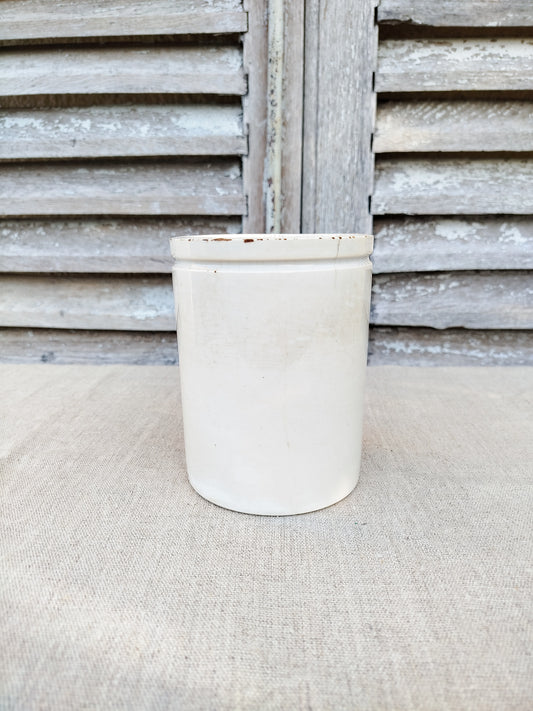 Pot en faïence blanche