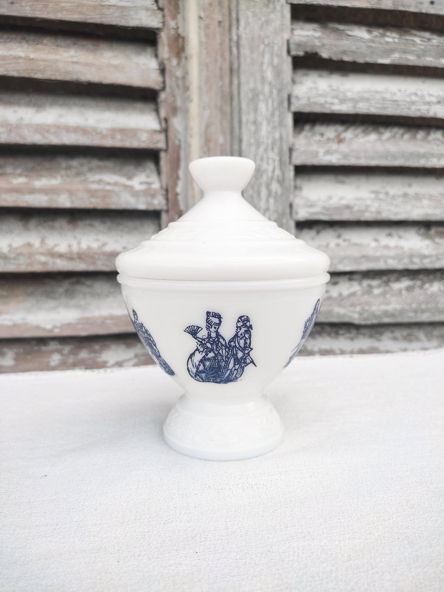 Bonbonnière en opaline