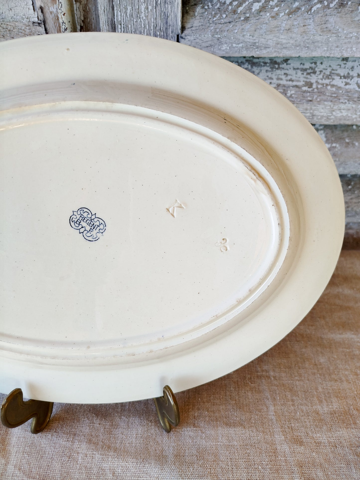 Plat en terre de fer • Boch Keramis