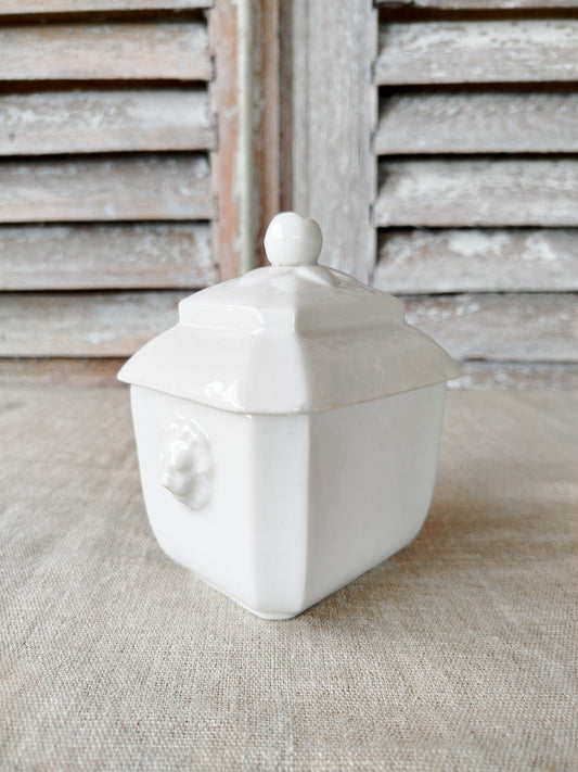 Petit sucrier en porcelaine