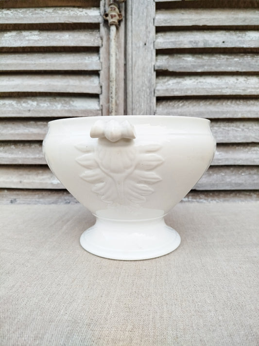 Soupière antique en porcelaine