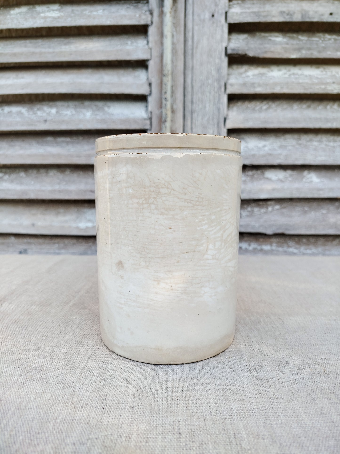 Pot en faïence blanche