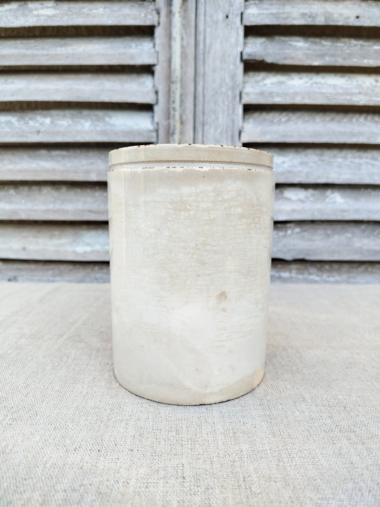Pot en faïence blanche