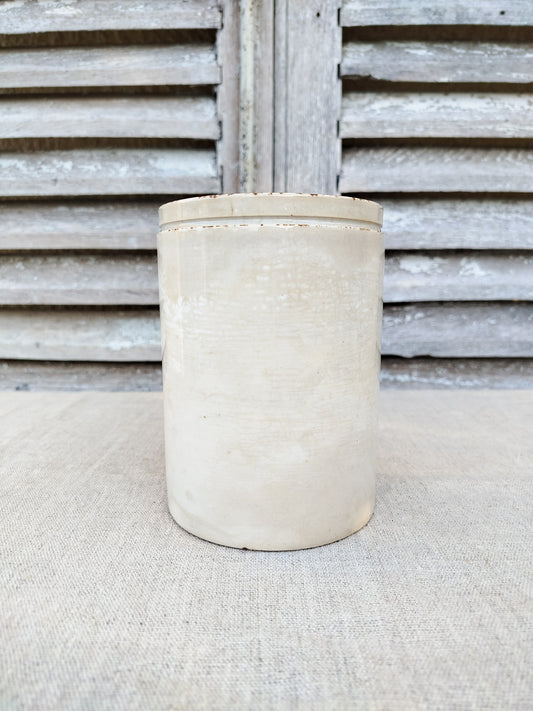 Pot en faïence blanche